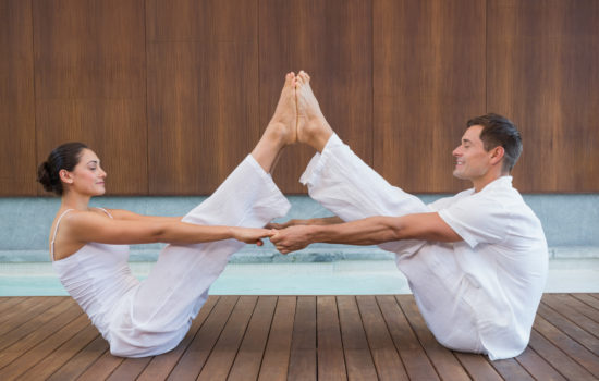 coppia yoga amore