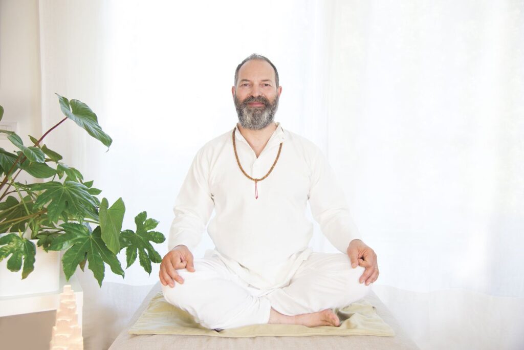 Spine Yoga, per accrescere la vitalità - Intervista a Mario Longhin