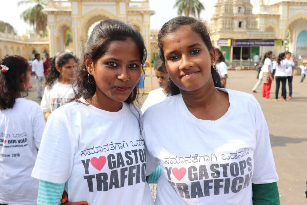 A marzo, torna la campagna internazionale Yoga Stops Traffick
